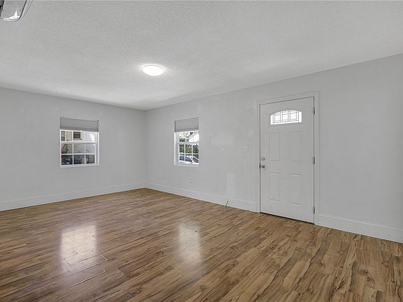 5th image of 1616 Meadowbrook Cir