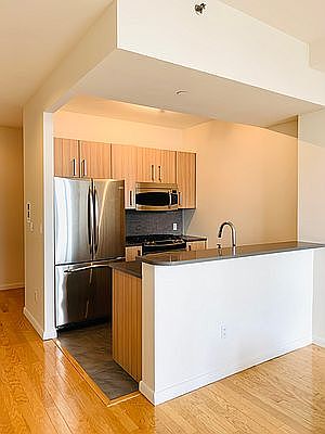 3rd image of 229 W 60th St APT 21O