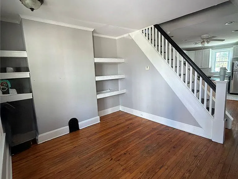 350 Dupont St — Photo 2