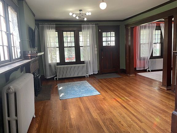 5th image of 1830 Irving Ave N