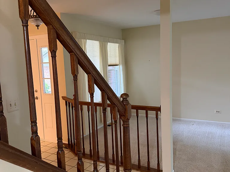 2106 Glasgow Ct — Photo 9