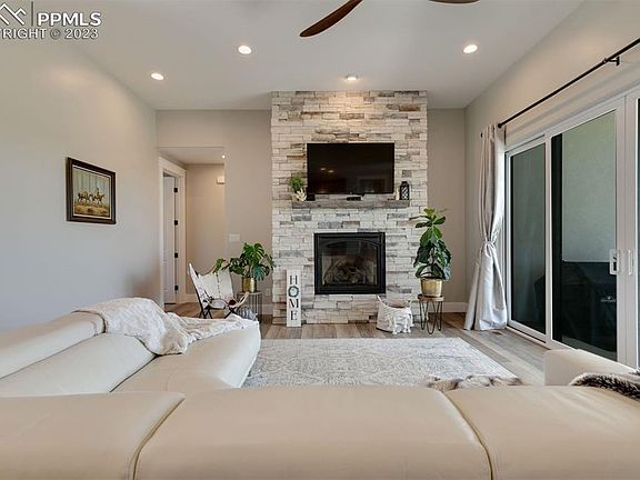 5th image of 2215 Terri Lee Dr