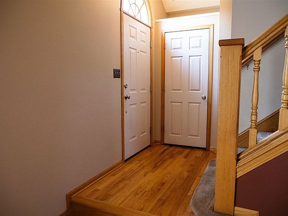4th image of 2104 Londondery Dr