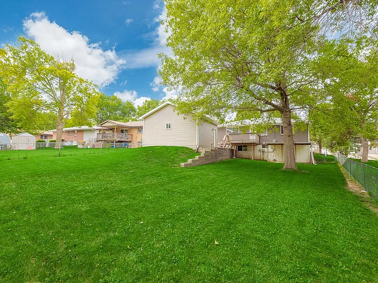 1025 Kent St — Photo 31