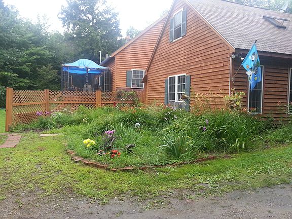view of yard/deck/flower bd