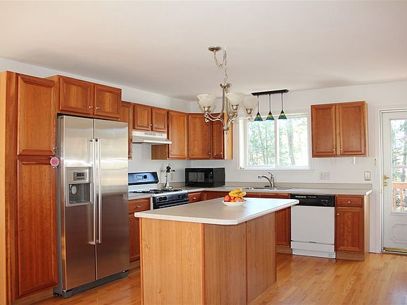 5th image of 13 Chandler Ln