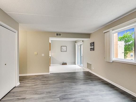 4th image of 6877 N Overhill Ave #33