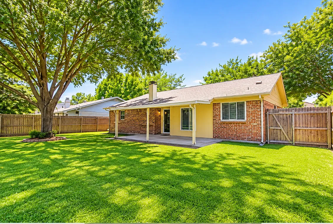 3 bed, 1381 sqft, $2,400 — Photo 1