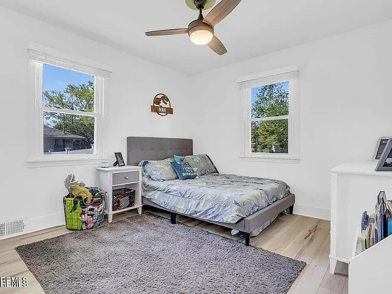 1506 Evergreen Ave — Photo 12