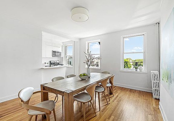 4th image of 54 1st Pl APT 4