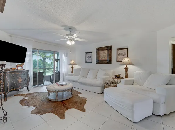 3755 Via Poinciana #405, Greenacres, FL 33467