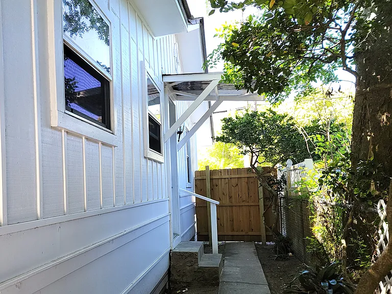408 S 11th St — Photo 11