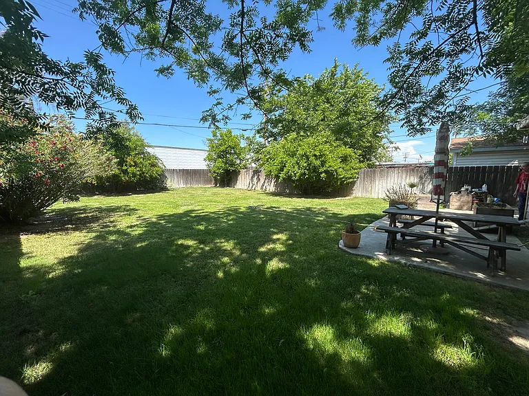 608 E Florinda St — Photo 15