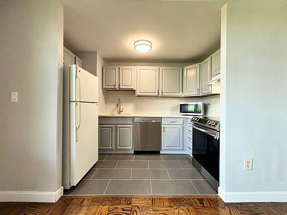 3rd image of 125 Trapelo Rd APT 36