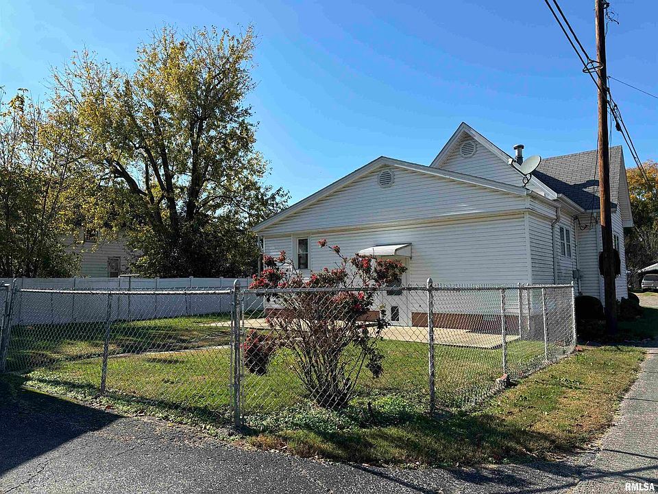 2nd image of 1110 Girard St