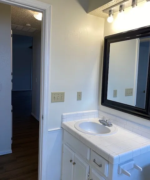 2100 Castle Rock — Photo 8