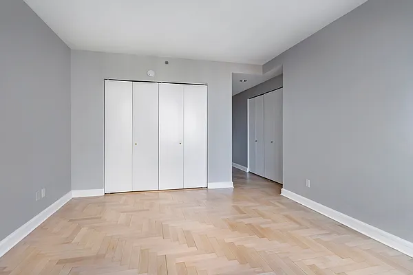 Sold by Manhattan Network Inc. | media 8