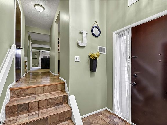 3rd image of 15118 Pine Hl