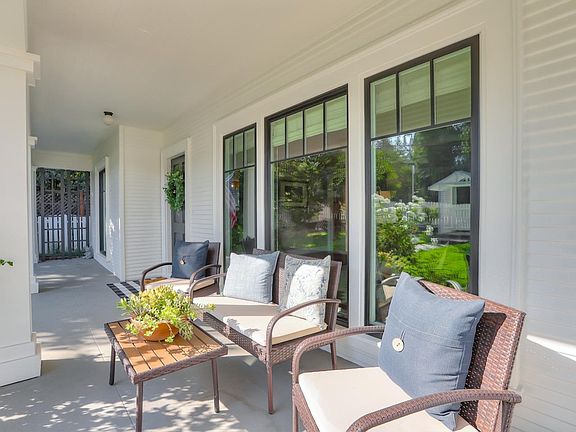 3rd image of 17921 Saratoga Los Gatos Rd