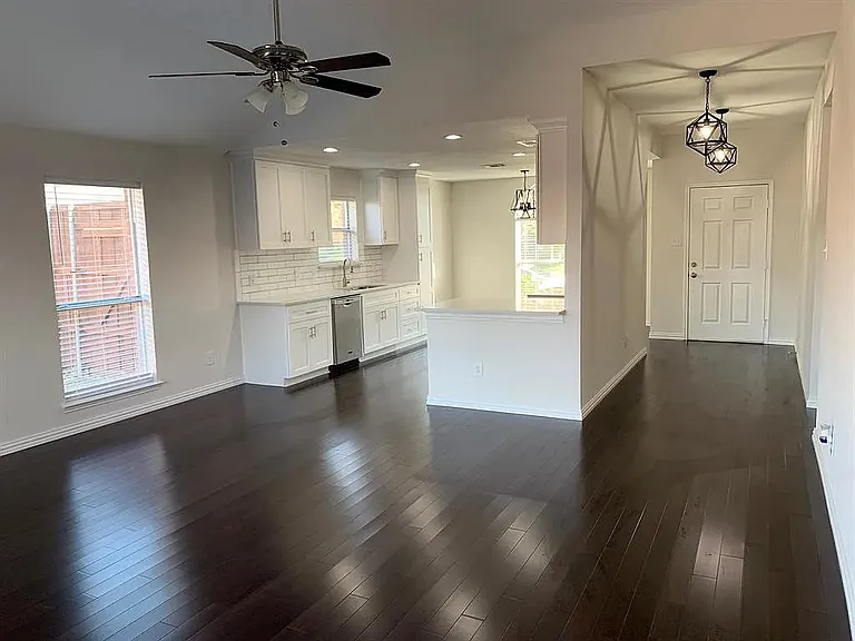 7505 Airline Dr — Photo 8