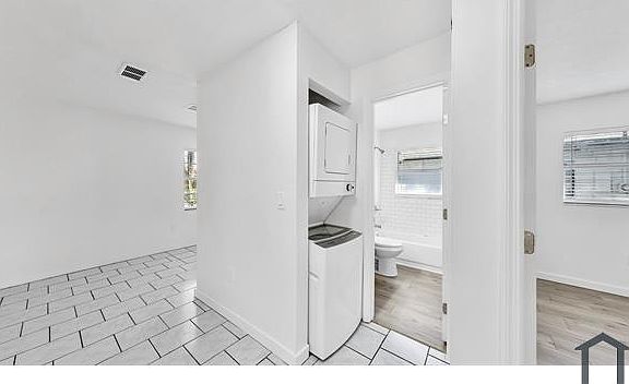 4th image of 1204 E Seneca Ave #B