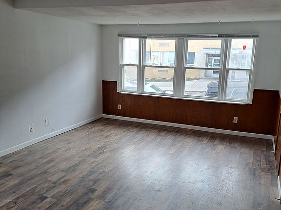 2nd image of N89W16206 Cleveland Ave #16206
