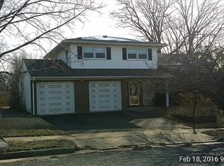 12 Surrey Ln, Parlin, NJ 08859