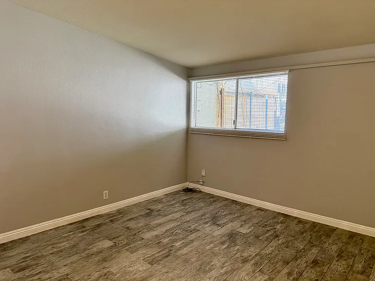1113 Gravelia St — Photo 10