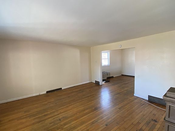 4th image of 2405 Michigan Ave
