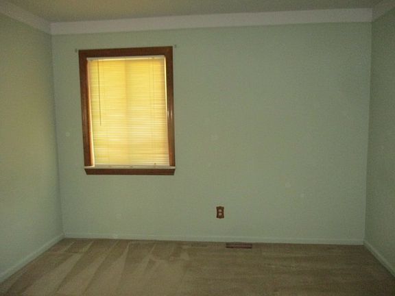 3rd image of 15244 Meyer Ave
