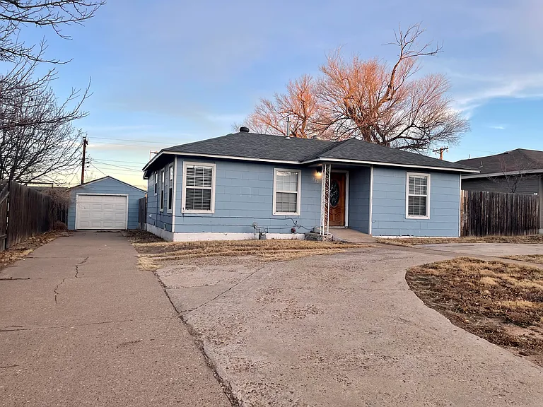 1220 Cooley Dr — Photo 2