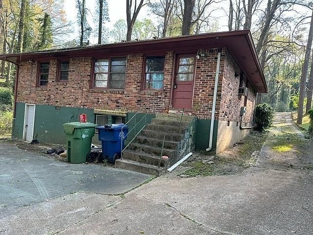 2nd image of 1142 Eastridge Rd SW