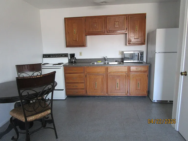 714 Deahl St — Photo 3