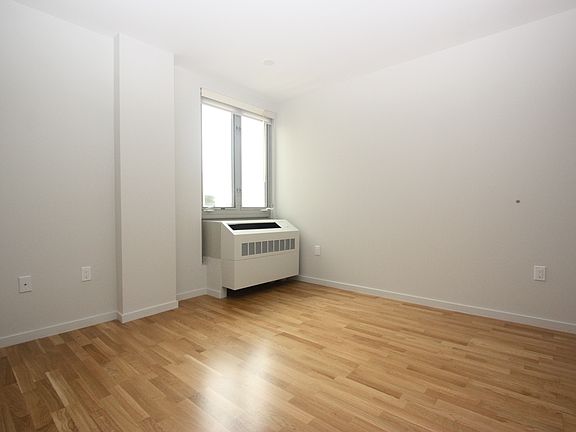 3rd image of 482 Franklin Ave APT 4L