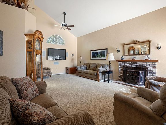 3rd image of 105 William Circle