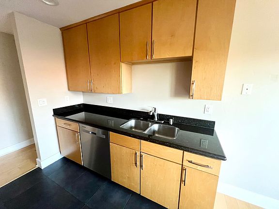 3rd image of 836 W Pennsylvania Ave APT 205