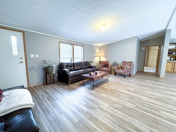 4th image of 43927 Meadow Brook Dr