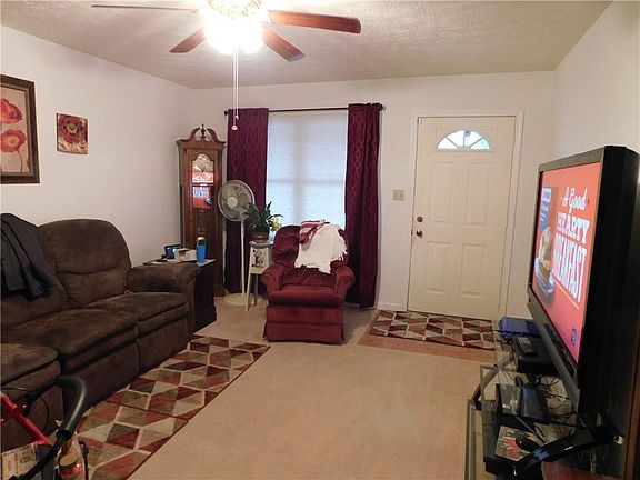 5th image of 918 Oak Park Dr
