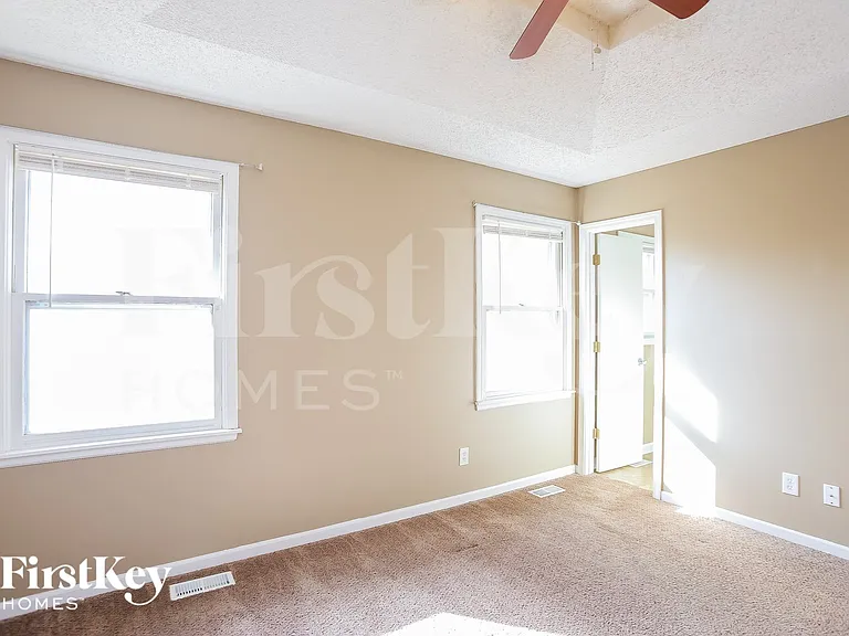 8837 NE 74th Ter — Photo 9
