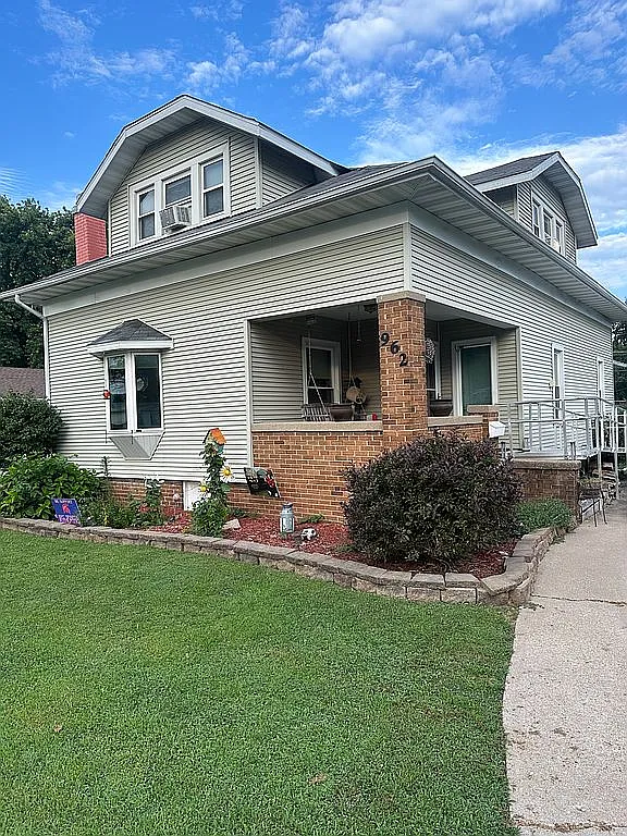 962 N Rile St photo 1