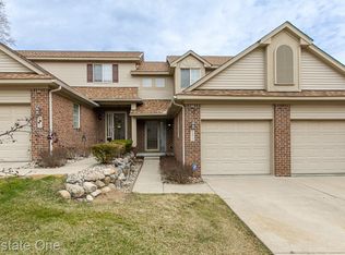 1277 Edelweiss Ln, Waterford, MI 48327