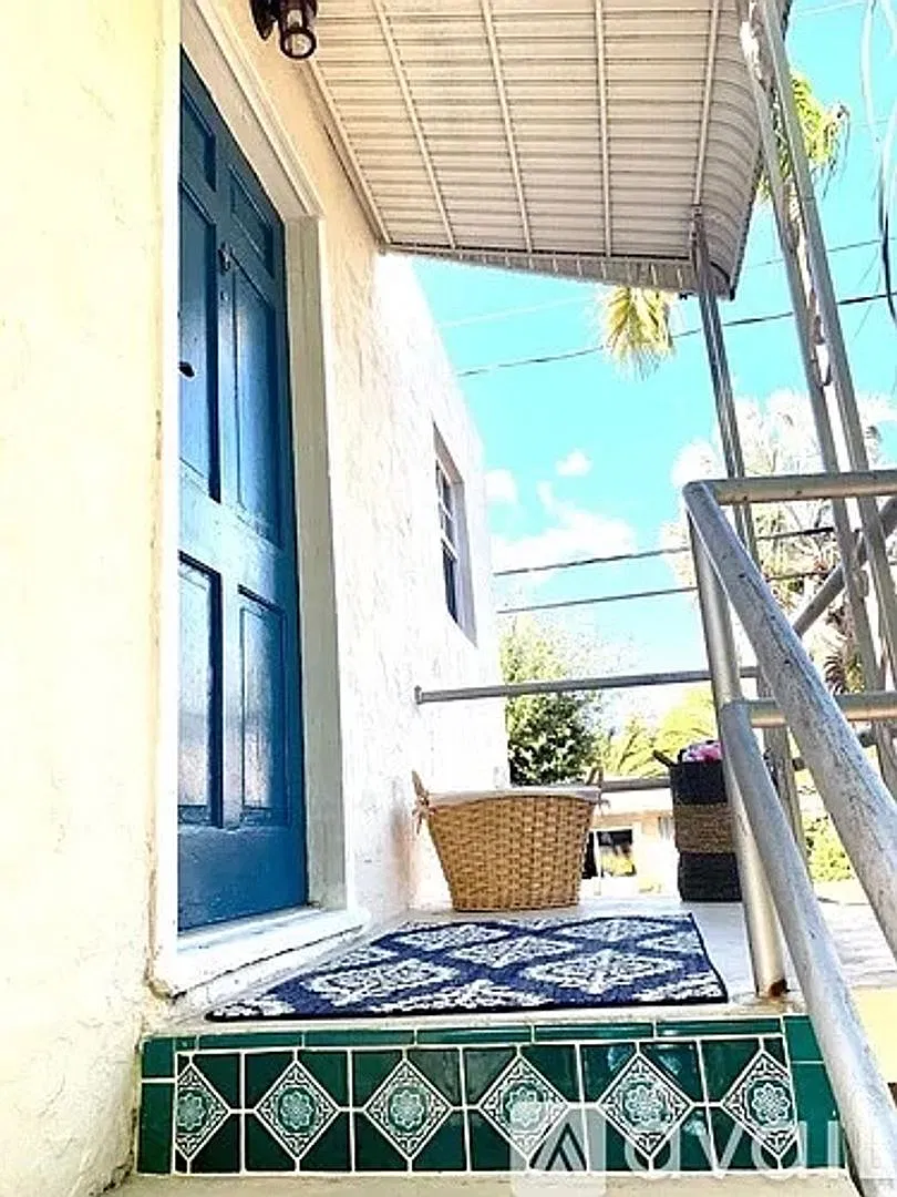 1 Bedroom 1 Bathroom ADU in Old Northwood — Photo 3