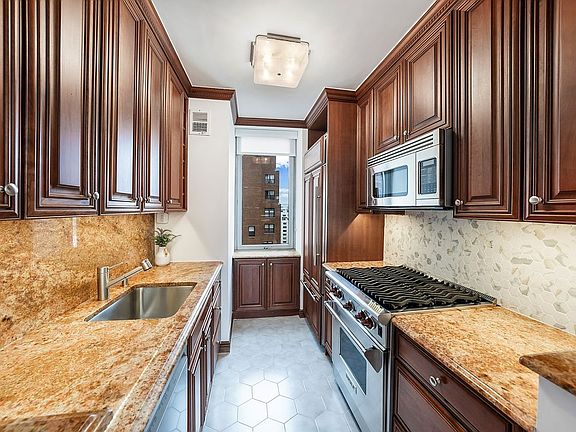 5th image of 401 E 84th St APT 16A