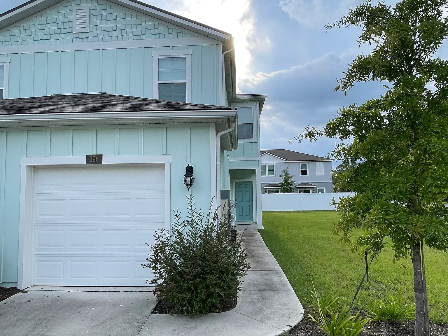 3 bed, 2.5 bath, 1502 sqft, $1,900 — Photo 2