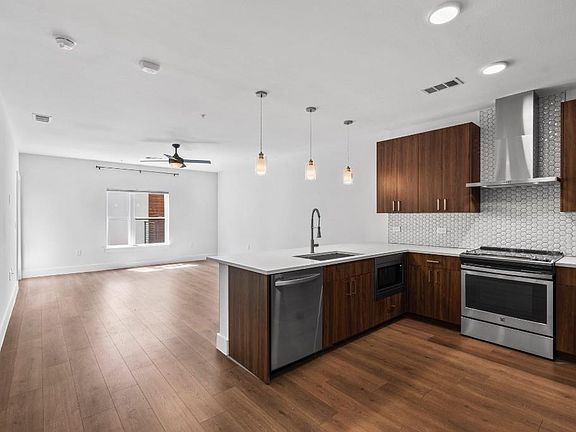 2nd image of 2213 Poquito St Unit 203
