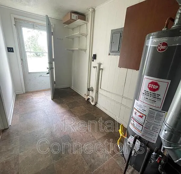 402 S Bentley St — Photo 4