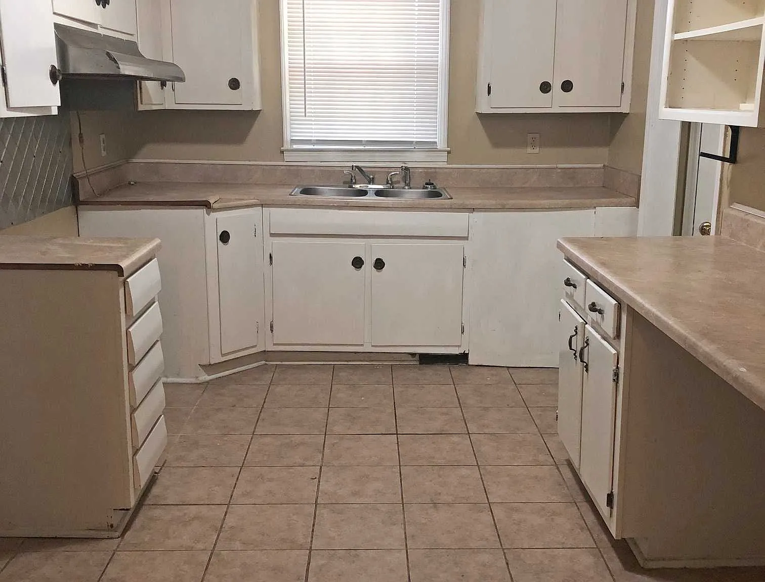 4 Bed 1.5 Bath for Rent — Photo 4