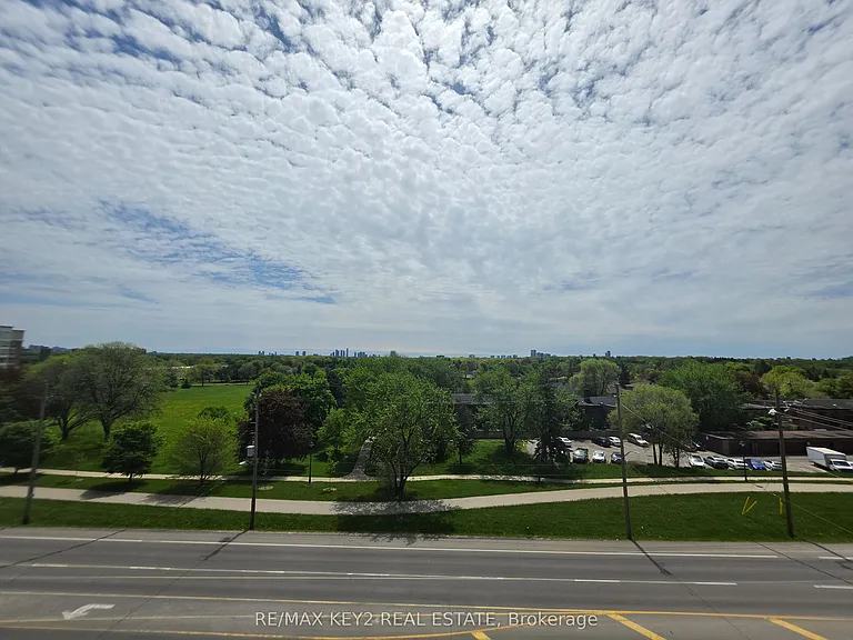 4010 Eglinton Ave W #522 — Photo 22