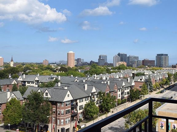 3rd image of 1325 N Van Buren St APT 604