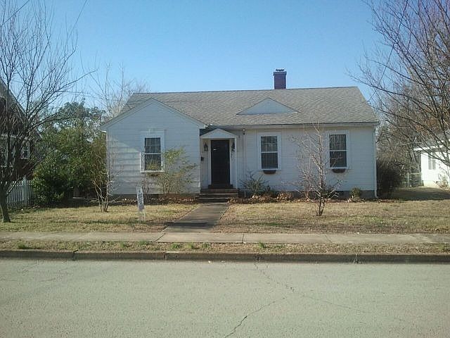 2nd image of 305 College St